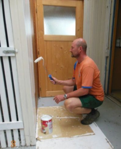 Bild 13 Dieter beim Streichen.JPG