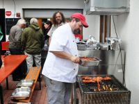 Bild 35 der Grillmeister in Aktion.JPG