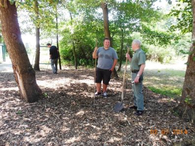 Bild 9 endlich sind die Hackschnitzel verteilt.JPG