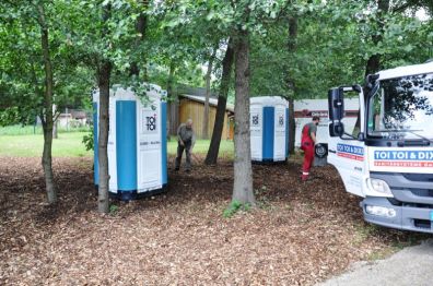 Bild 23 Die Dixiklos kommen.JPG