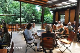 05_Blick in die Gaesterunde.JPG